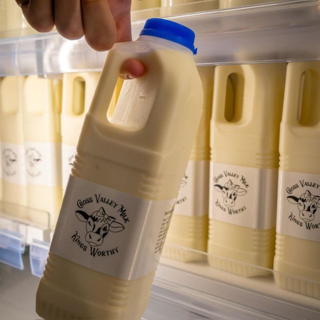 Fresh quality milk from the family run farm just down the road in Kings Worthy! Supplying local produce is so important to us, and we love that we know a few of the cow names who are supplying us the milk! 

Available from our Village Shop - fresh, non-homogenised whole milk, which means it contains all the goodness with a cream topping!

#kingsworthy #freshmilk #shoplocal #chestnuthorse #easton #hampshire #winchester #alresford #itchenvalley #localproduce #hampshireproduce