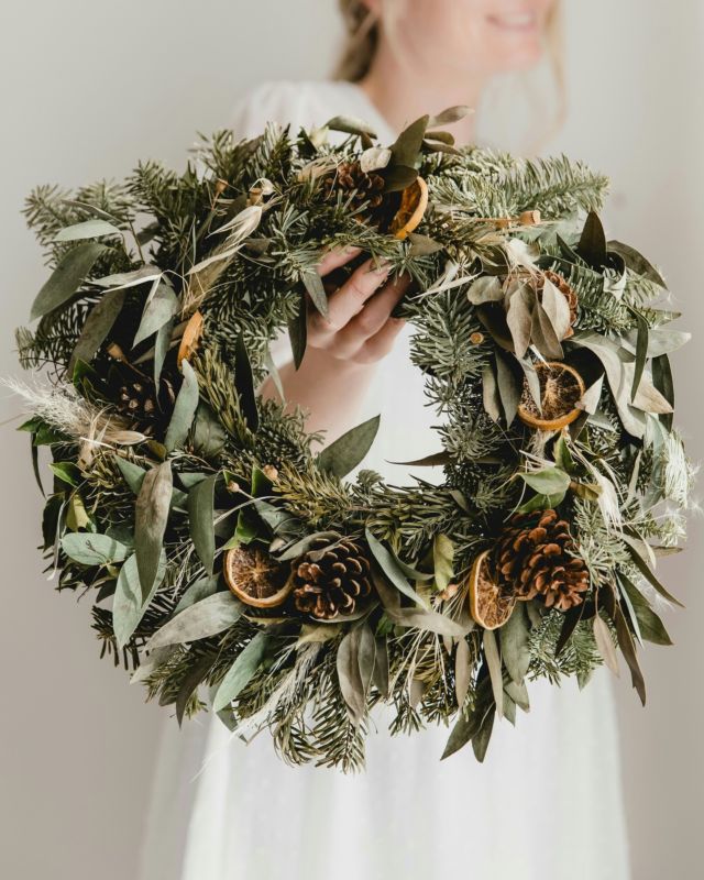 Begin the festivities with a Christmas Wreath Making workshop...ð

Join us on Thursday 5th December and be guided by expert florists from stemandgreen to create your own festive wreath.

We’ll keep you topped up with unlimited mulled wine and a delicious snack buffet to keep you focused and feeling creative!

To secure your space, head to the Offers page on our website.

£79 per person | Thursday 5th December | From 6pm 

#ChristmasCrafts #Workshop #Winchester #Easton