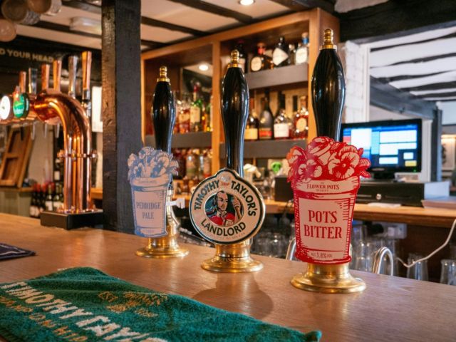 Join us for a post-work tipple and enjoy 25% off beer and wine ð» 

Drop by Monday to Thursday from 5-6 pm, and kick back after a long day. 

#CountryPub #Easton #Winchester #Hampshire #ItchenValley