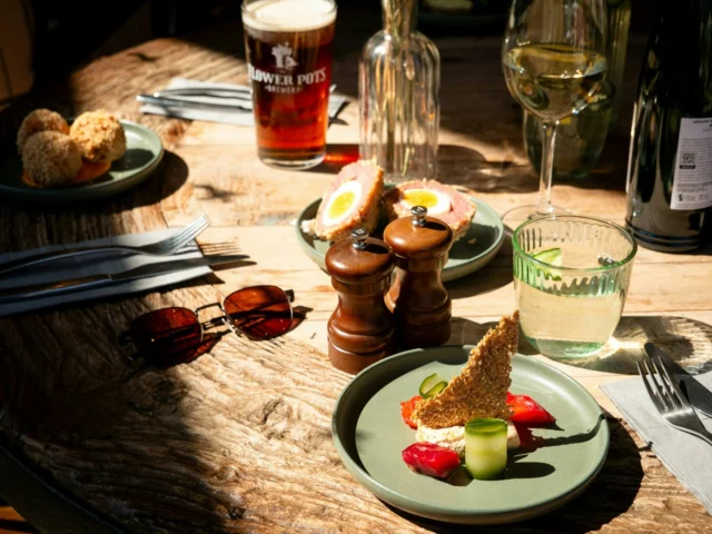Where better to spend the long weekend? ☀️

Reserve a table on our sun-soaked terrace and savour every bite of our new spring menu.

#CountryPub #Hampshire #Easton #Winchester