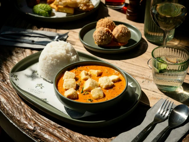 Bank Holiday Mondays were made for pub lunches.

Join us for something delicious, local, and well-earned.

#CountryPub #Easton #Winchester #VisitHampshire