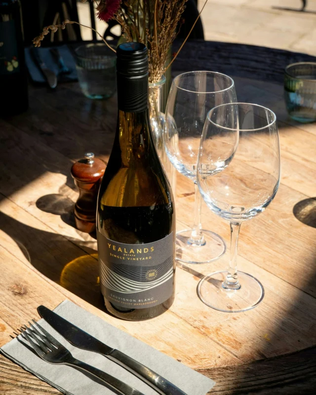 Light, fresh, and full of flavour.

Pop a glass of New Zealand Sauvignon with our pan-seared sea bass – the perfect spring pairing. 

#CountryPub #Easton #Winchester #VisitHampshire