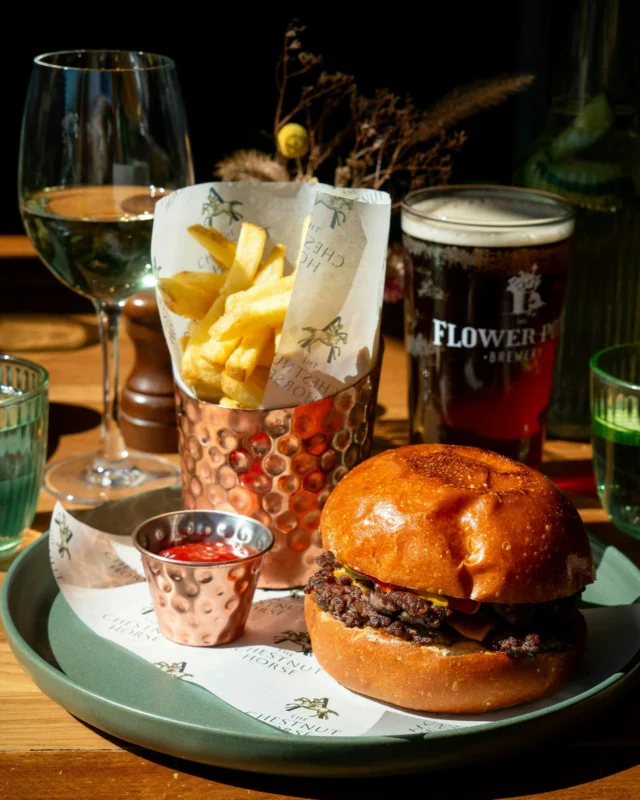 Weekend plans? Sorted.

Good company, great food, and a pint or two 🍻

Reserve a table and we'll see you soon. 

#CountryPub #Easton #Winchester #VisitHampshire