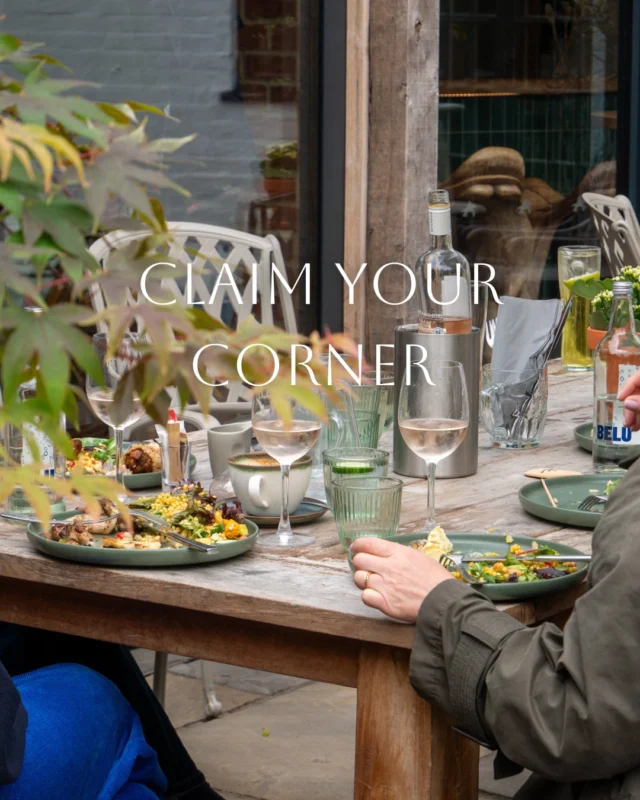 Alfresco season has officially arrived — and our courtyard is ready for you. 🌿

Whether you're in the mood for a chilled pint or a long lunch, there's no better place to soak it all in.

Bookings now open for courtyard tables- tap the link in bio to reserve yours and make the most of the good weather while it lasts.
⁣#TheChestnutHorse #VisitHampshire #Alfresco #Winchester #CountryPub