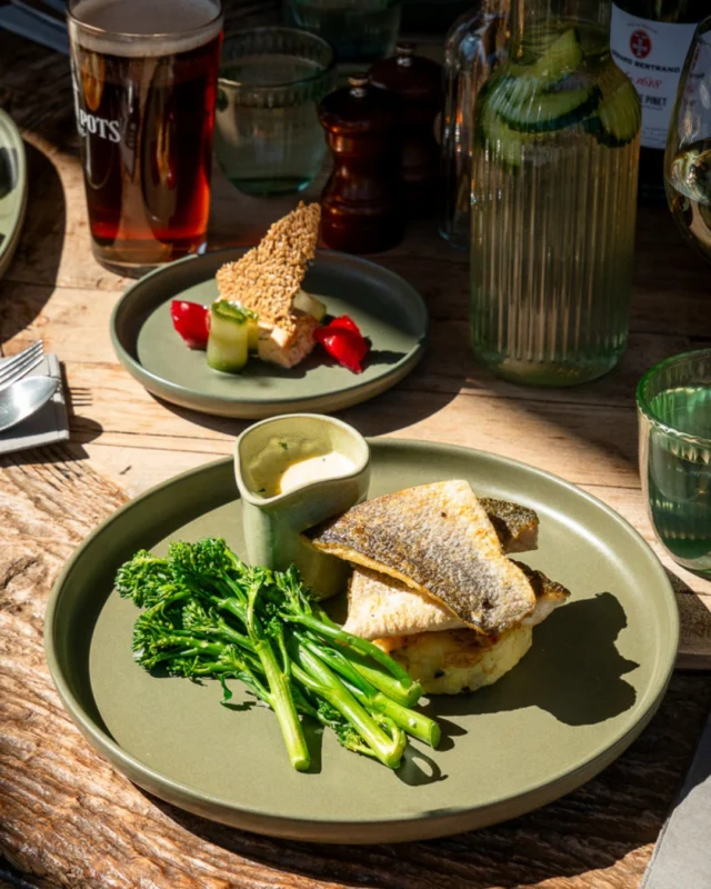 If in doubt, get the Avington Trout. 🌿

Our fresh Avington Trout en Croute served up with broccoli and lemon butter Sauce. 

⁣#TheChestnutHorse #VisitHampshire #Winchester #CountryPub