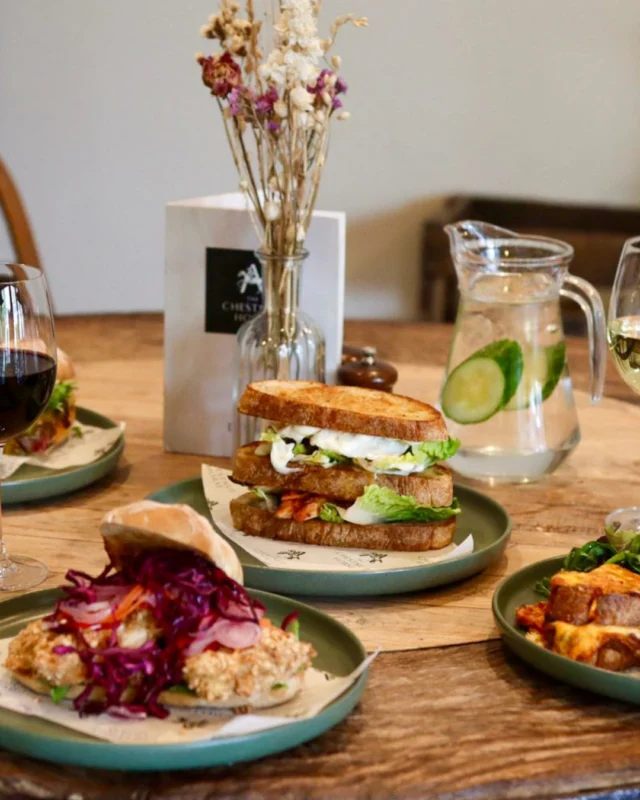 The rumours are true… our new sandwich menu has arrive.🐴

Served Monday to Saturday, 12–3 pm.
Will you go for the steak & cheese with hash browns, rocket and chimichurri? Or can we tempt you with the crispy cauliflower, whipped tofu, chickpeas, slaw and garlic aioli?

⁣#TheChestnutHorse #VisitHampshire #Winchester #CountryPub