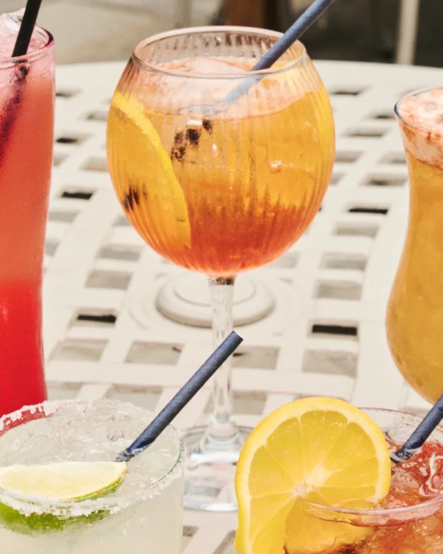 Spritz season is here. 🍊☀️

Pull up a chair on the patio, sip something refreshing and soak up the sun, whether it’s a lazy lunch or a long-overdue catch-up.

 Book your table and join us for a drink (or two).🐴

#TheChestnutHorse #VisitHampshire #Winchester #CountryPub