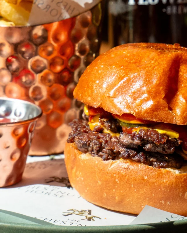 Fresh from the grill, straight to your plate.

Stacked, juicy and made for summer pub garden cravings.
Burgers done right at The Chestnut Horse.
Book your table and dig in.🐴 🌿

#TheChestnutHorse #VisitHampshire #Winchester #CountryPub