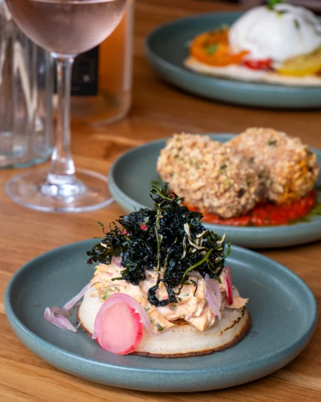 Not your usual pub plate… and that’s exactly the point. 🐴
 
Spiced Avington trout, a toasted crumpet, English wasabi and punchy pickles. 
A Chestnut Horse flavour bomb you didn’t see coming.

Ready to taste? Book your table now.
⁣#TheChestnutHorse #VisitHampshire #Winchester #CountryPub