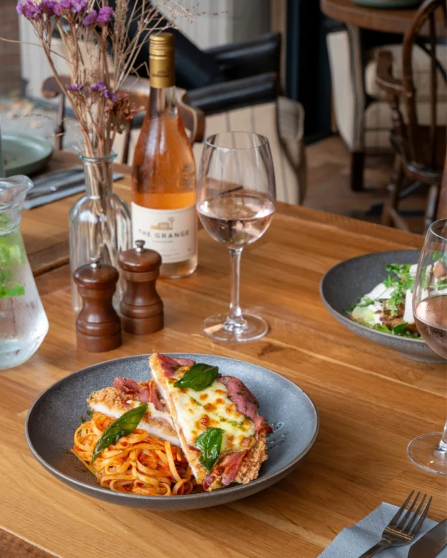 Golden, breaded chicken breast layered with prosciutto, melted mozzarella, and rich pomodoro sauce. Our Chicken Parmigiana is comfort food with a touch of indulgence. Served hot, hearty, and full of flavour. 🌿

Now on the large plates menu at The Chestnut Horse. 🐴

Book your table and tuck in.
⁣#TheChestnutHorse #VisitHampshire #Winchester #CountryPub