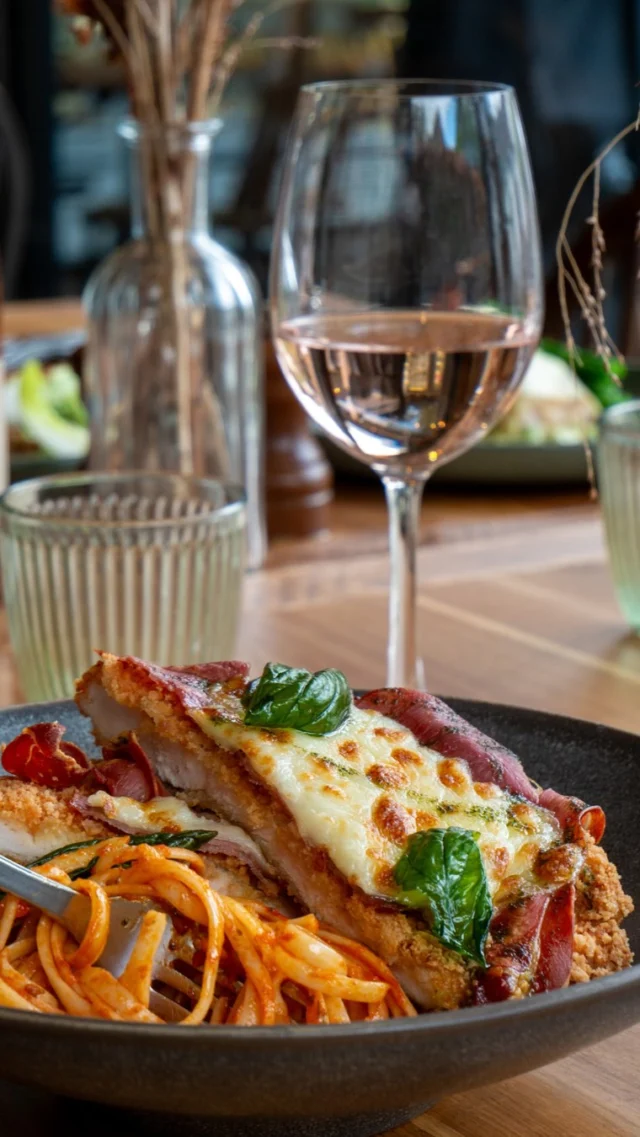 Crisp prosciutto. Creamy mozzarella.  Rich pomodoro sauce. 🐴
Our Chicken Parmigiana brings bold Italian flavours to the heart of Hampshire.

 Ready to dig in? Reserve your table today.🍴

#TheChestnutHorse #VisitHampshire #Winchester #CountryPub