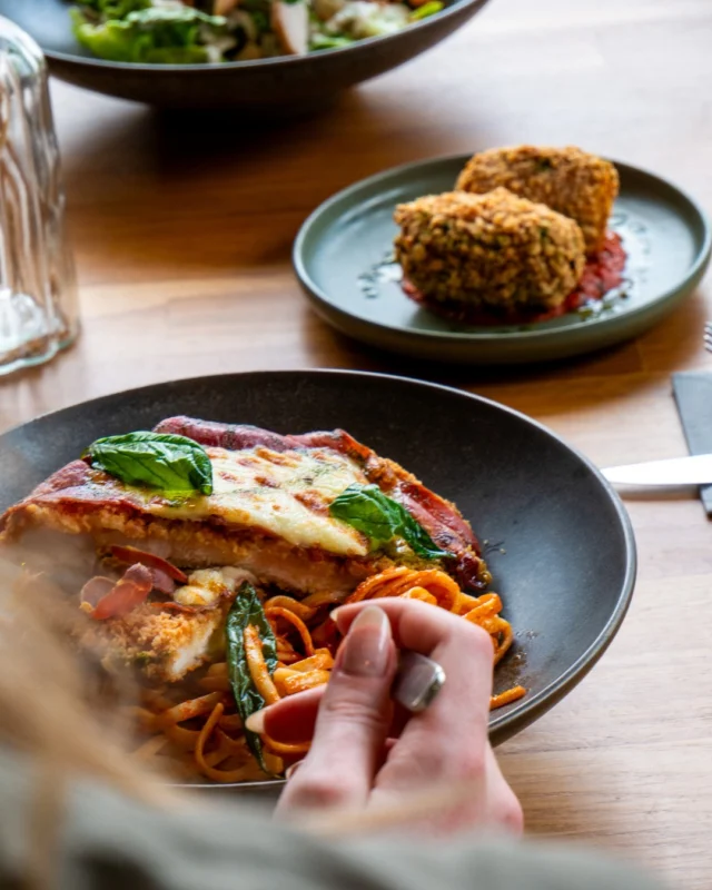 From small plates packed with bold flavours to hearty dishes made for long, lazy lunches, our menu is made for getting stuck in and staying awhile.

Book your table and bring your appetite. 🐴 🌿
⁣#TheChestnutHorse #VisitHampshire #Winchester #CountryPub
