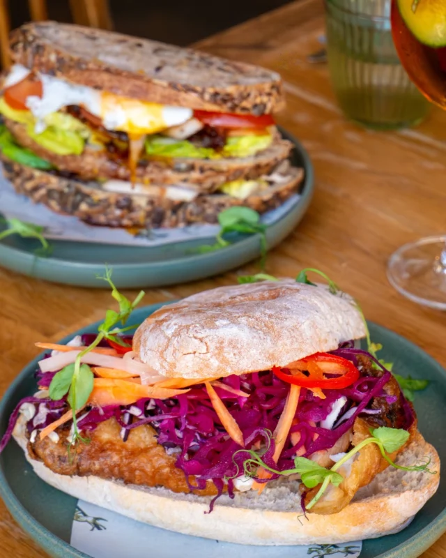 When the air turns crisp and the pub fire’s crackling, there’s something unexpectedly perfect about a really good sandwich. 🐴🌿

Think the Chestnut Club, smoked chicken, bacon jam, and avocado stacked high. Or will you pick the Cajun Fried Catfish, with pickled carrot, cabbage, and charred sweetcorn salsa? 

Hearty, comforting, and just right for slow afternoons spent in the autumn comfort of the pub, pint in hand, leaves falling outside. 🍂

Served Monday–Saturday, 12–3pm.
Book your table now, and explore our whole sandwich menu. 👀
⁣#TheChestnutHorse #VisitHampshire #Winchester #CountryPub