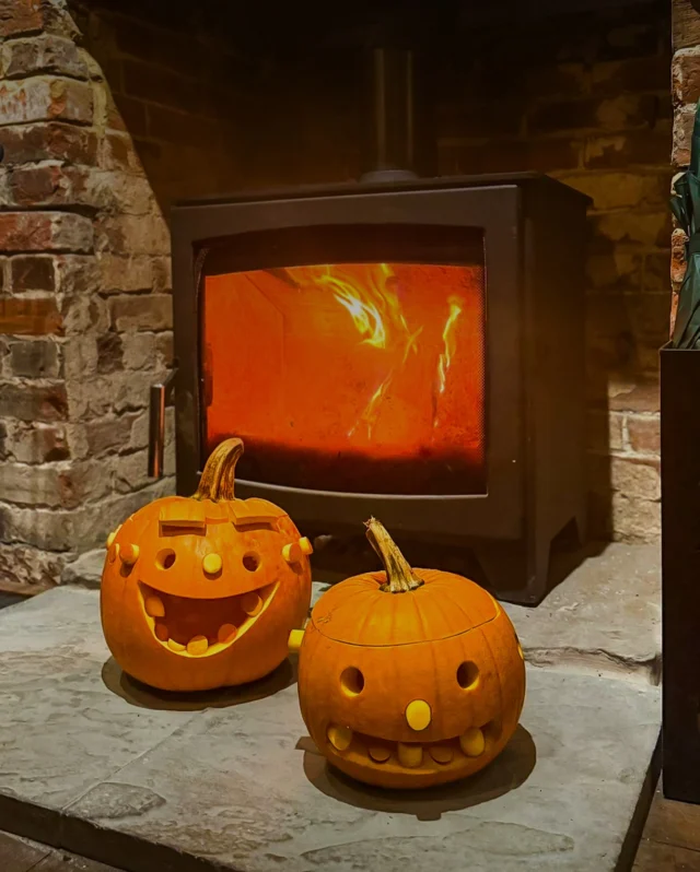 Pumpkins, plates and plenty of treats, no tricks here at The Chestnut Horse! 🎃

Join us tomorrow, bring the family along to carve pumpkins and get creative.
£8 per child, including a pumpkin, a child-friendly carving kit, and access to our cosy kids’ room with Halloween movies playing all day.

Make a day of it and book in for lunch or dinner, because no masterpiece is made on an empty stomach. 🍴 

The best part… the top pumpkin wins Sunday Lunch for 4! ✨

Book your table now. 🐴 🍂 

⁣#TheChestnutHorse #VisitHampshire #Winchester #CountryPub