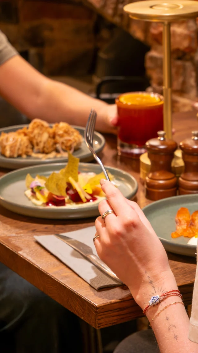 Autumn’s in full swing at The Chestnut Horse.🐴 🍂

The fire’s roaring, pints are pouring, and our new winter menu’s full of hearty favourites to warm you up.

Book your table this week and settle in by the fire, it’s what cosy pub nights are made for. 👀

⁣#TheChestnutHorse #VisitHampshire #Winchester #CountryPub