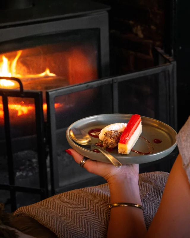 Settle into the in-between season... 🐴
Bring the dog, step in from the chill, and claim a spot by the fire. As the evening draws in, order something comforting, pour a glass (or a few) of something chilled, and stay a little longer than planned.

Good food, glowing fires, and no rush to leave.
Join us for dinner, link in bio.
#TheChestnutHorse #VisitHampshire #Winchester