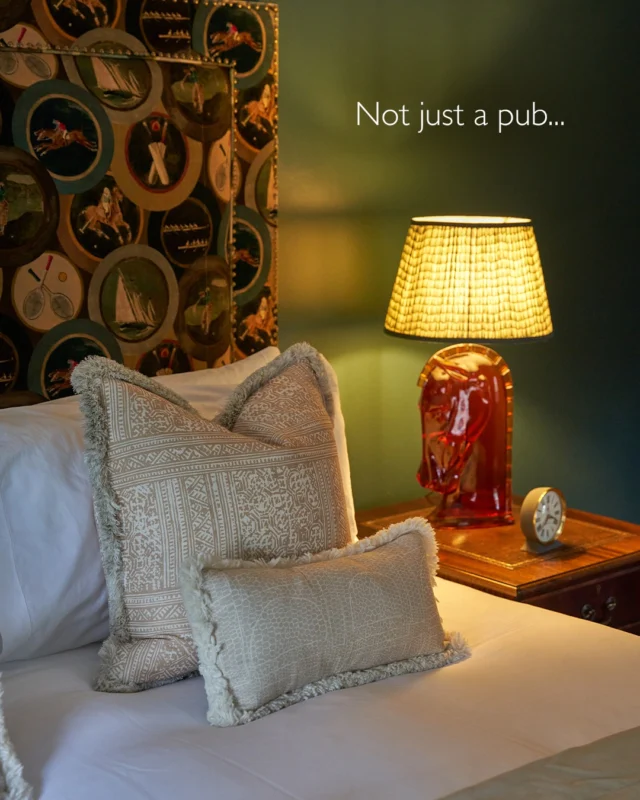 Stay the night at The Chestnut Horse ☀️
Slow evenings, good food, and a room just upstairs when you’re ready to call it a night.

Escape to the Chestnut Horse, book your stay via the link in our bio. 🌿
#TheChestnutHorse #VisitHampshire #Winchester #CountryPub