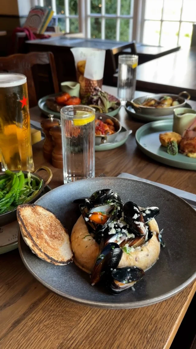 The scenic route leads you to us… 🌿
Fresh seasonal menus, a sun-filled pub garden, local beers and your favourite wines waiting.

Take your time, we’ll have a table ready. 🐴
#TheChestnutHorse #VisitHampshire #Winchester #CountryPub