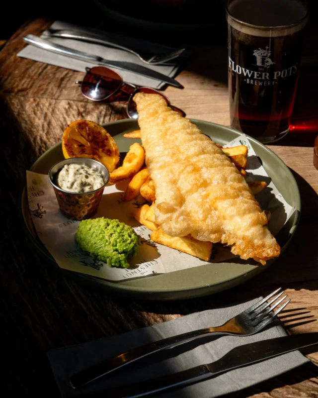 Best enjoyed in the garden ☀️🍴
Ale battered haddock, chunky chips, peas and tartar sauce, a classic, done properly.

Cold drink in hand, nowhere else to be, book in now!
#TheChestnutHorse #VisitHampshire #Winchester