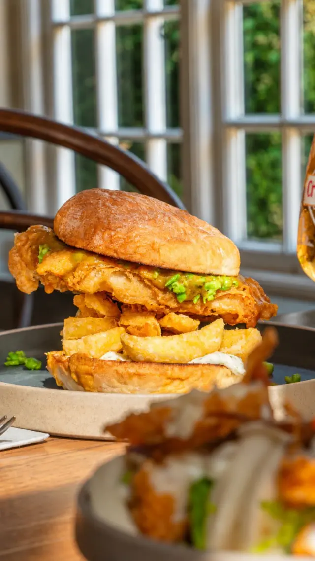 Messy. Mighty. Much more than a chip butty. 👀
⁣
Haddock, chips, tartare and curry sauce. Our Fish & Chip Butty comes fully loaded, so bring an appetite. And maybe ask for extra napkins.
⁣
£16 on our new lunch menu at The Chestnut Horse.
Monday–Saturday, 12–2:30 pm.
⁣
Best approached with both hands and a pint nearby.
⁣
Eat with us- https://thechestnuthorse.com/eat-and-drink/ 🐴
⁣
⁣
#TheChestutHorse #winchester #pub #Local