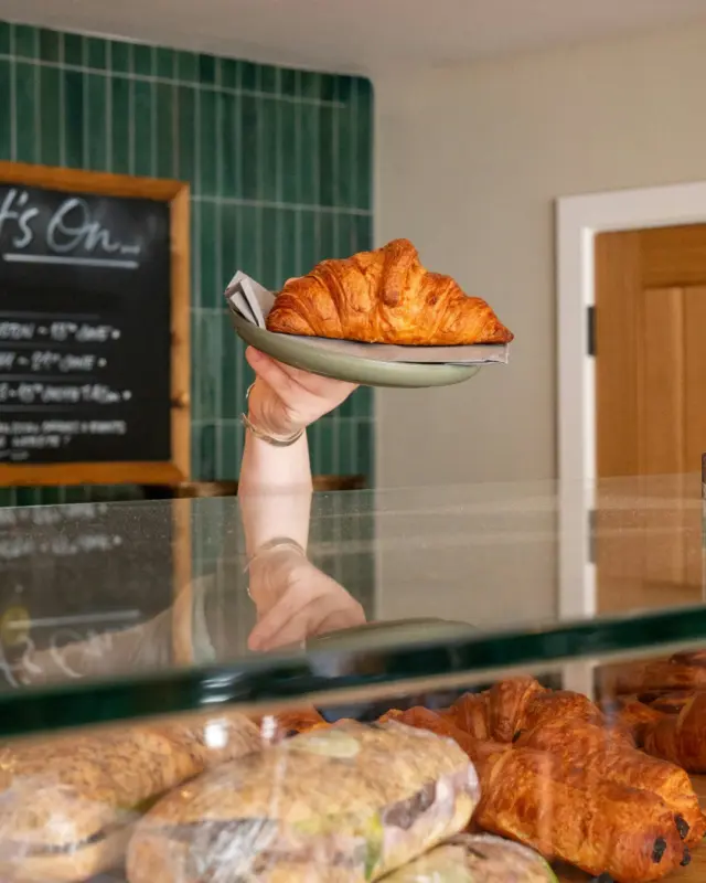 A crisp walk through Easton, then a little something from the deli. 🍂

Autumn at The Chestnut Horse is made for taking your time. Pop in for a coffee, see what catches your eye and pick up something good to take home. Or pull up a chair and stay a while; there’s no rush.

Find us in the heart of Easton! 🐴
#TheChestnutHorse #WinchesterFood #LunchPlans