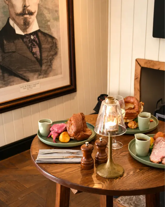 Sunday plans: a walk through the village, a pint at the pub and a roast worth settling in for. 👀

Golden roasties, Yorkshire puddings and a side of cauliflower cheese for the table. Pull up a chair at The Chestnut Horse and let lunch run a little longer.

Two courses £32 | Three courses £38

Book your table via the link in our bio. ️🍂

📲 - https://thechestnuthorse.com/eat-and-drink/

#TheChestnutHorse #WinchesterFood #LunchPlans